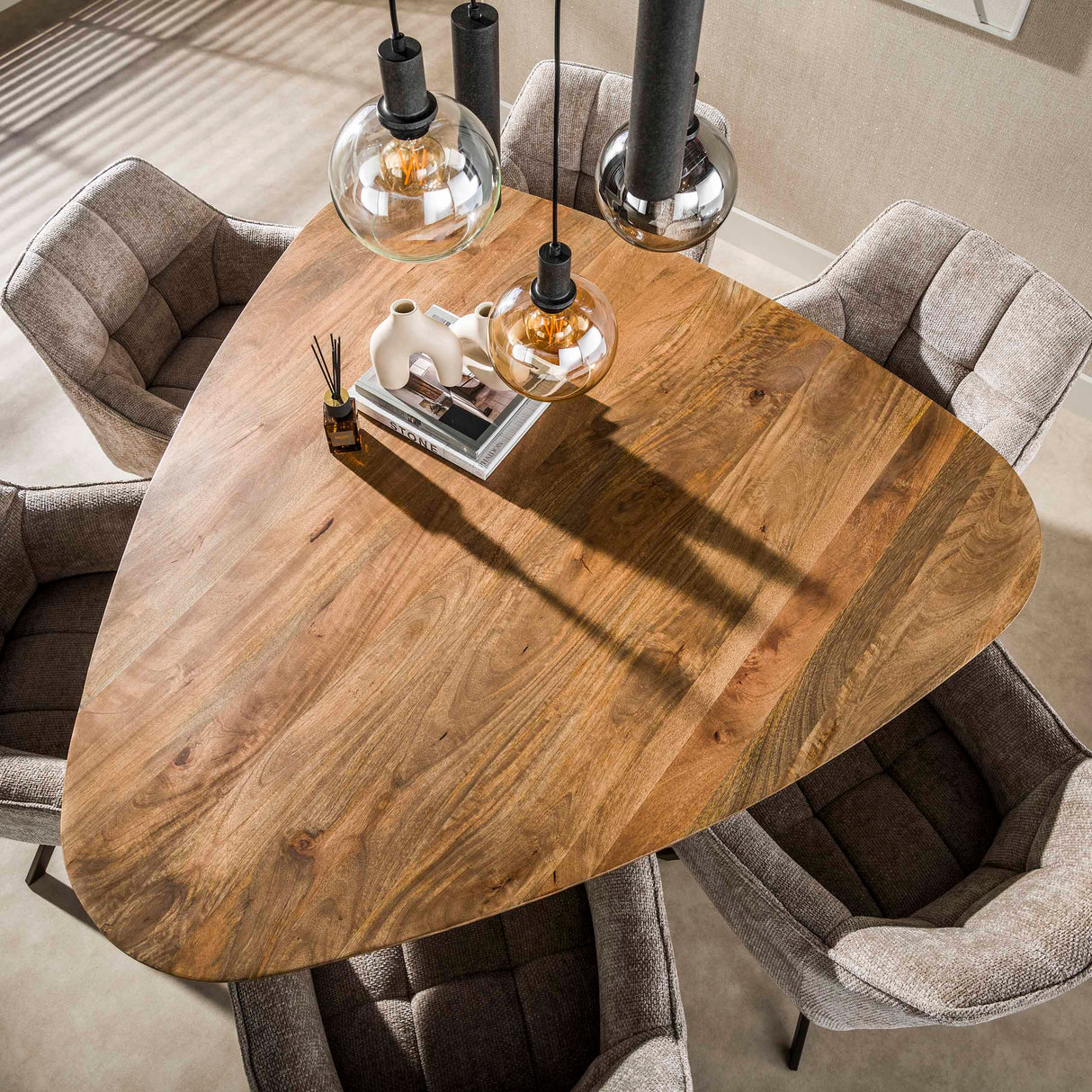 Eettafel - Eettafel driehoekig zandkleur mangohout Sue 150 cm - Dimehouse