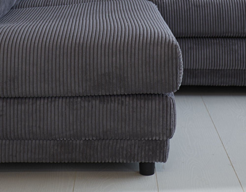Sofa Gabi DeGeBe Anthrazit Stoff Stimmungsvolles Fotodetail