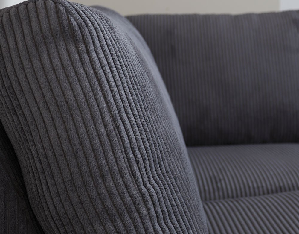 Sofa Gabi DeGeBe Anthrazit Stoff Stimmungsvolles Fotodetail