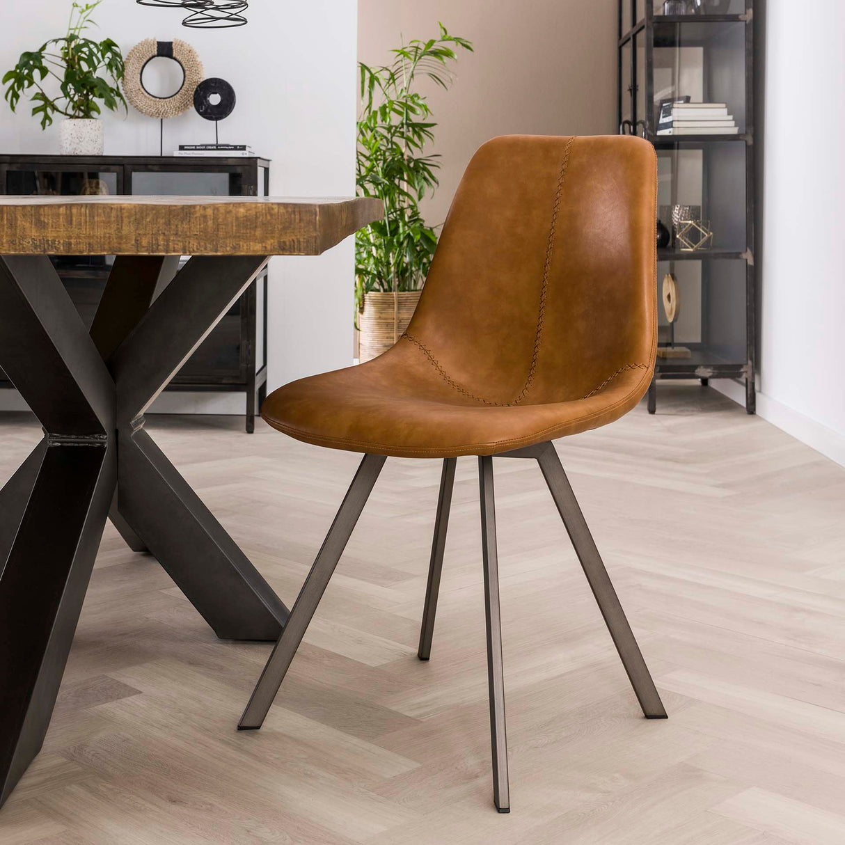 Eetkamerstoelen - Eetkamerstoel Bruin Siena Saddle PU Kunstleer - Dimehouse