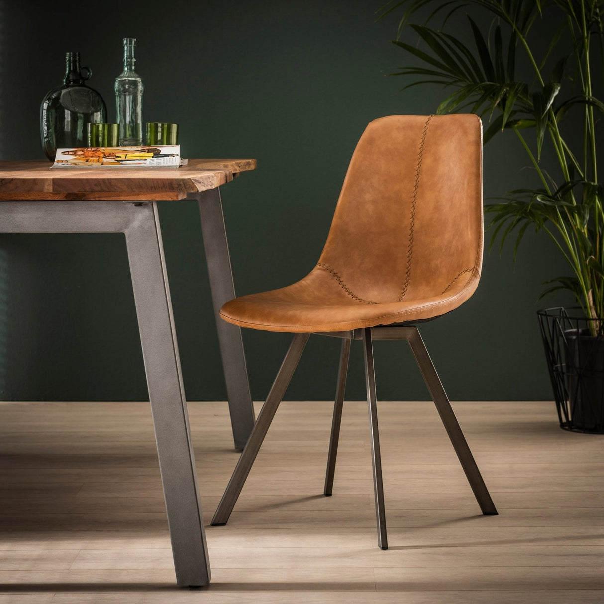 Eetkamerstoelen - Eetkamerstoel Bruin Siena Saddle PU Kunstleer - Dimehouse