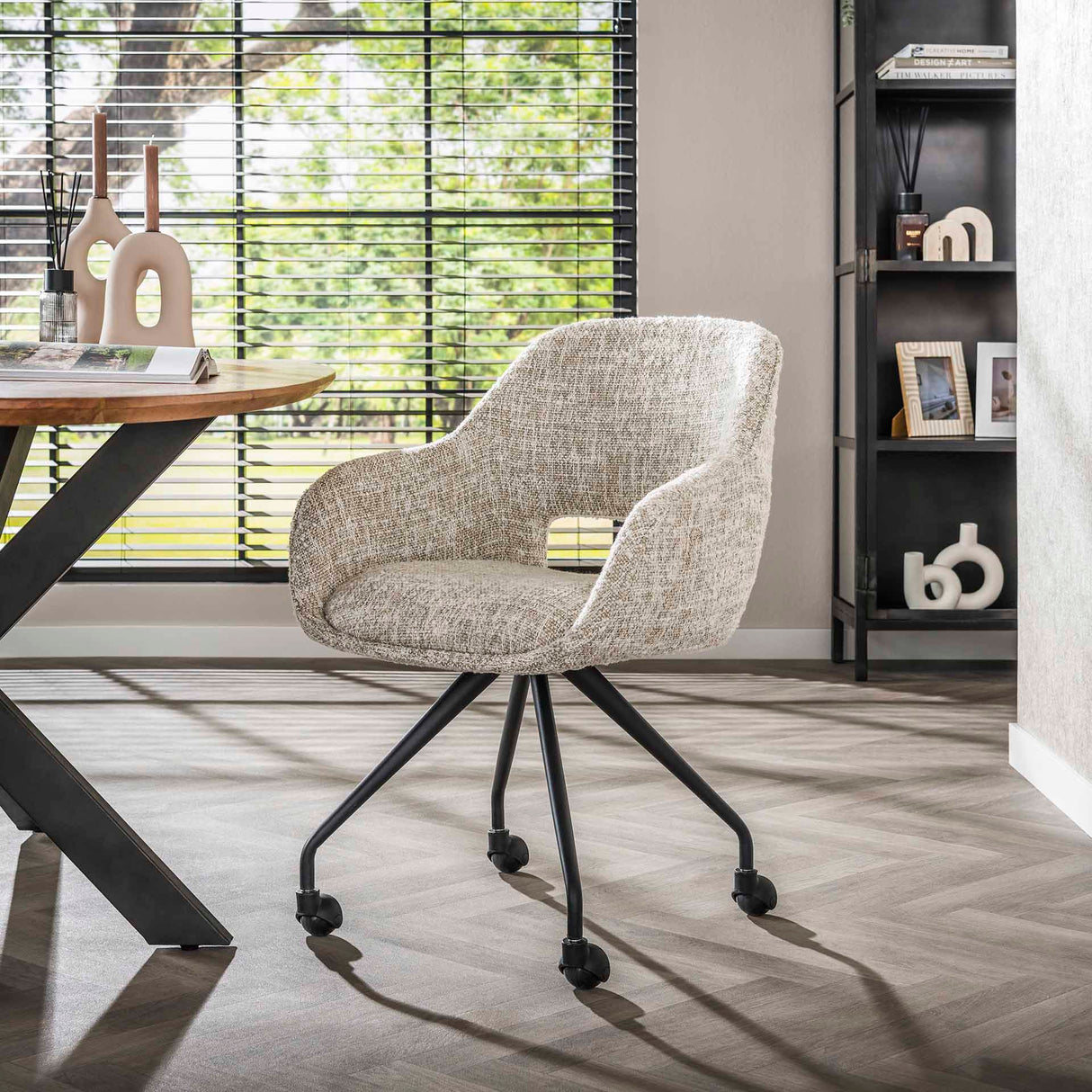 Eetkamerstoelen - Eetkamerstoel Met Wieltjes Springo Draaibaar Eagle Stof Crème - Dimehouse