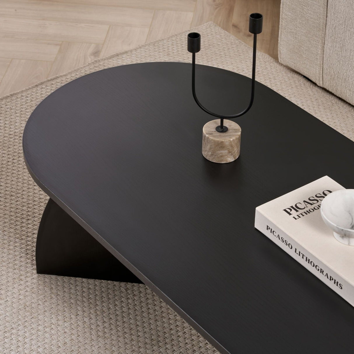 Melina Couchtisch oval aus Holz schwarz 120 cm Melaminbeschichteter Holzverbundstoff
