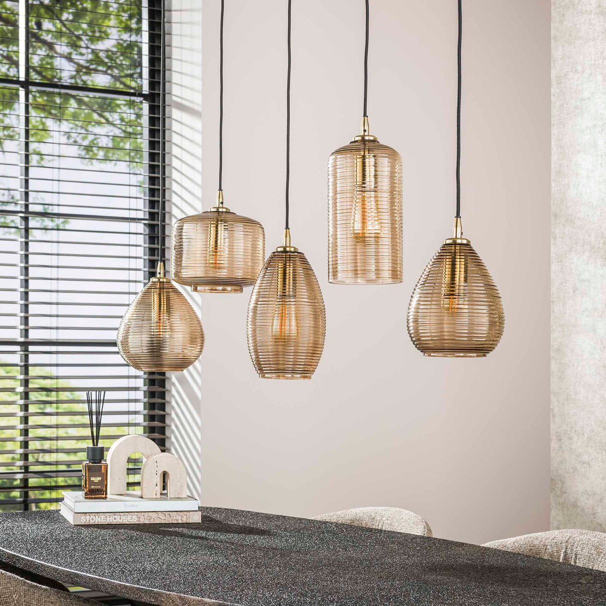 Hanglampen - Hanglamp Axis 5 - lichts rookglas bruin horizontaal - Dimehouse