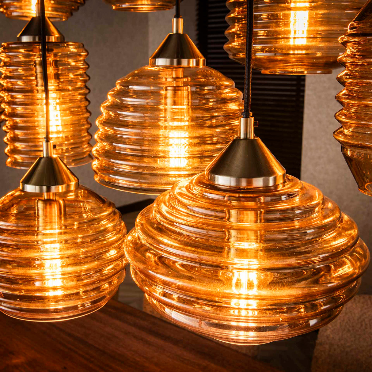 Hanglampen - Hanglamp Mali 15 - lichts geribbeld glas amberkleurig - Dimehouse