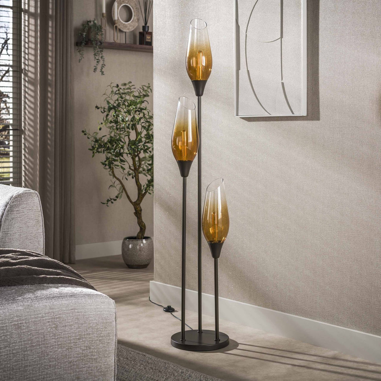 Stehlampe Kokon in Sienabraun