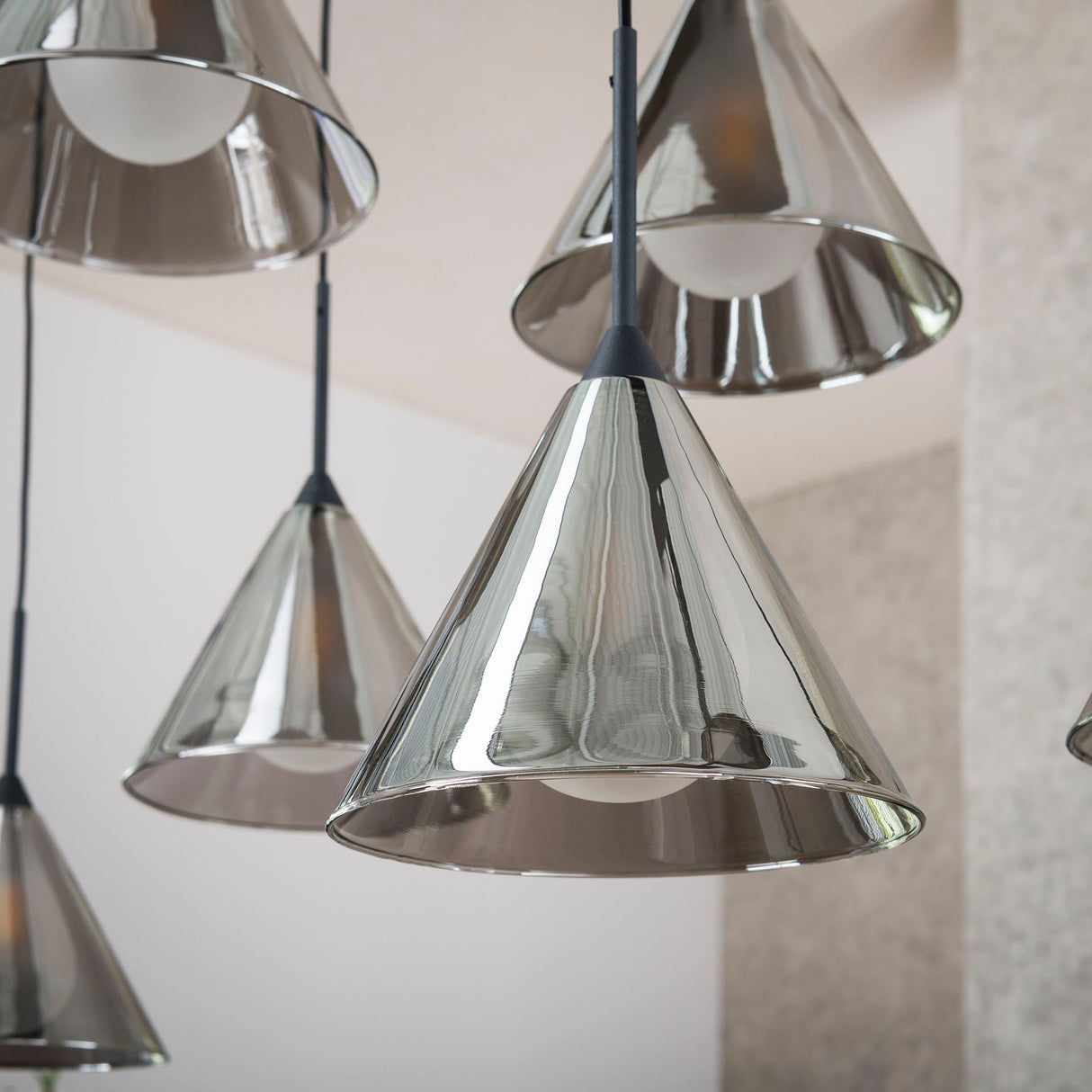 Hanglampen - Hanglamp Niaz 7 - lichts tapse kap smoke grey glas - Dimehouse