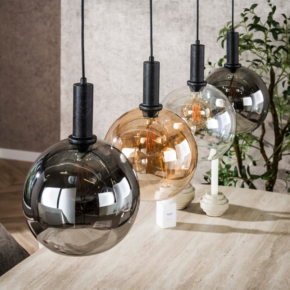 Hanglampen - Hanglamp 4 - lichts gekleurd glas zwart metaal Valeo 135 cm - Dimehouse