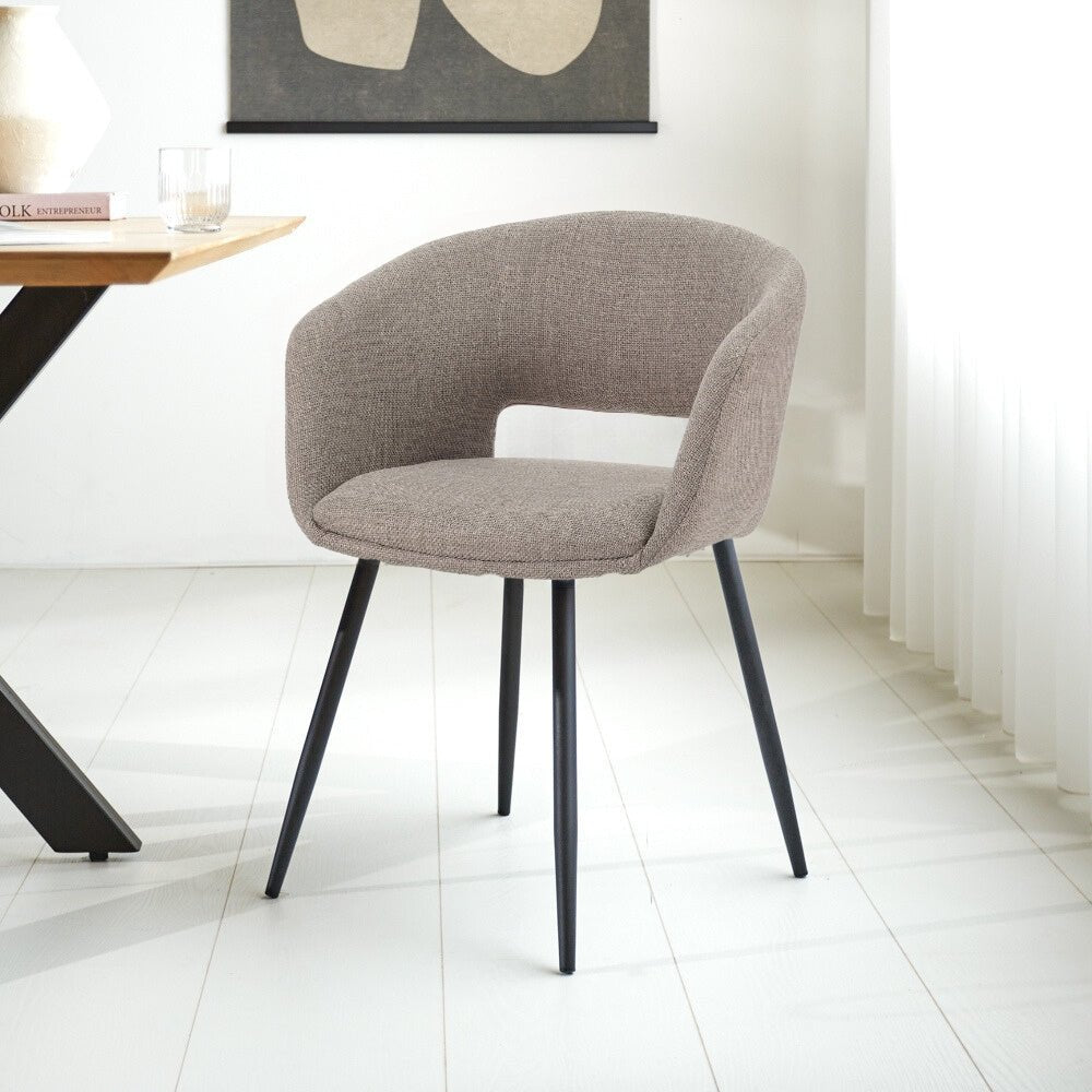 Eetkamerstoelen - Scandinavische Eetkamerstoel Taupe Stof Kuipvorm Don - Met Armleuningen - Dimehouse