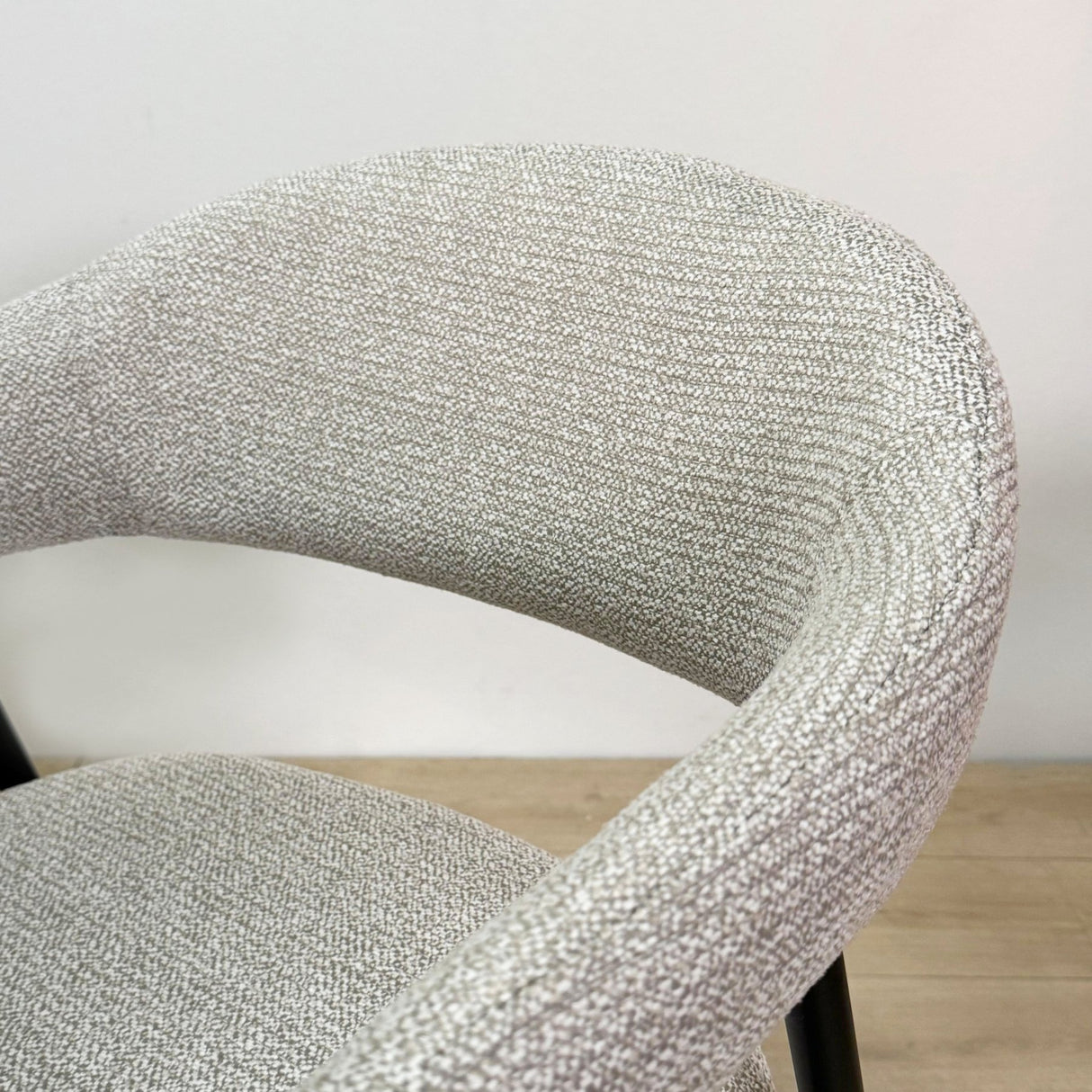 Meubelsets - Complete Meubelset: Lea Eettafel Sintered Stone Marmerlook Travertine - Eiken Frame + 4x Lisa Eetkamerstoelen Bouclé Beige - Dimehouse
