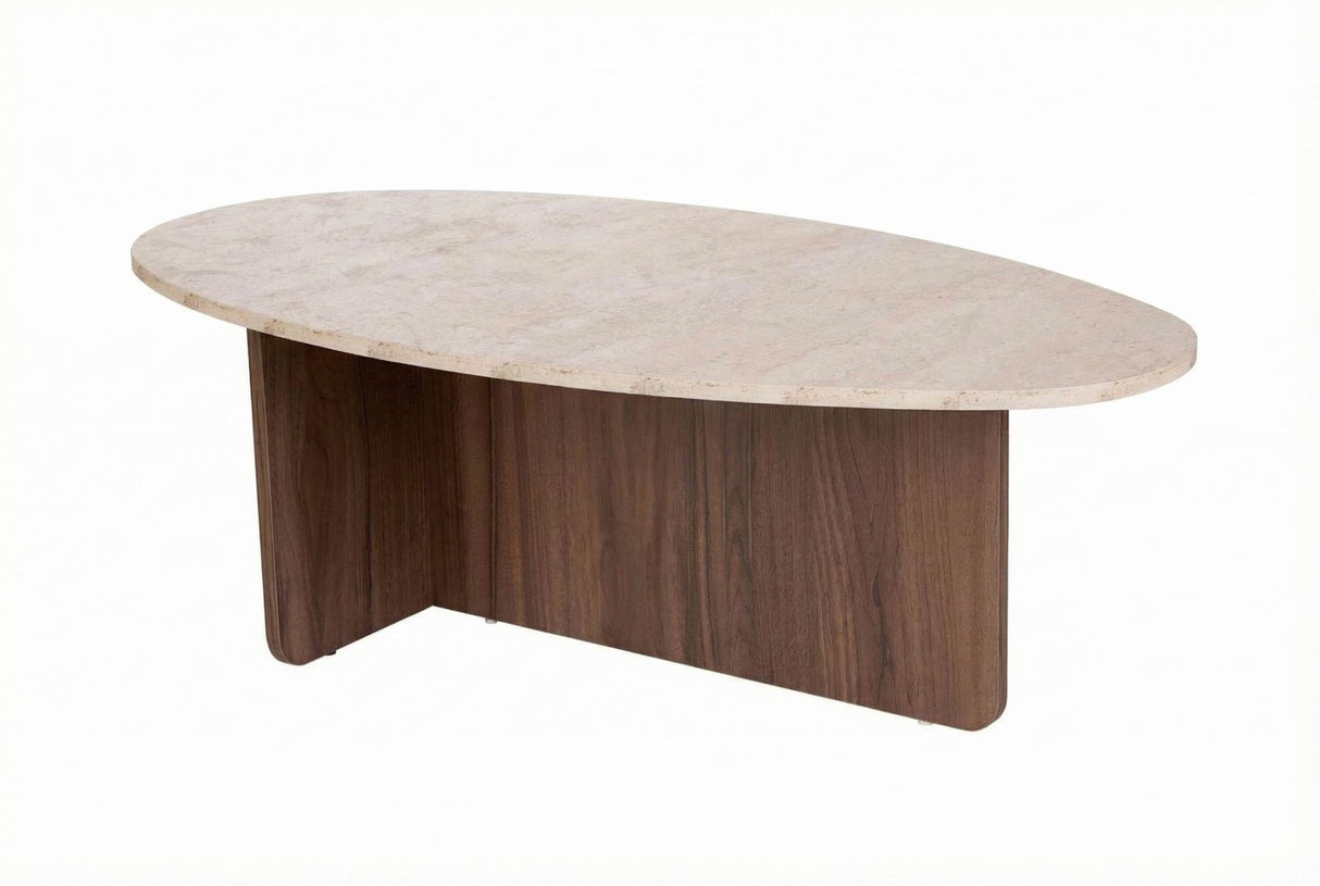 Weißer Foto-Couchtisch in Kieselform mit einer Platte in Travertin-Optik und einem Untergestell aus Walnuss-Melamin. Japandi-Design von 120 x 60 cm.