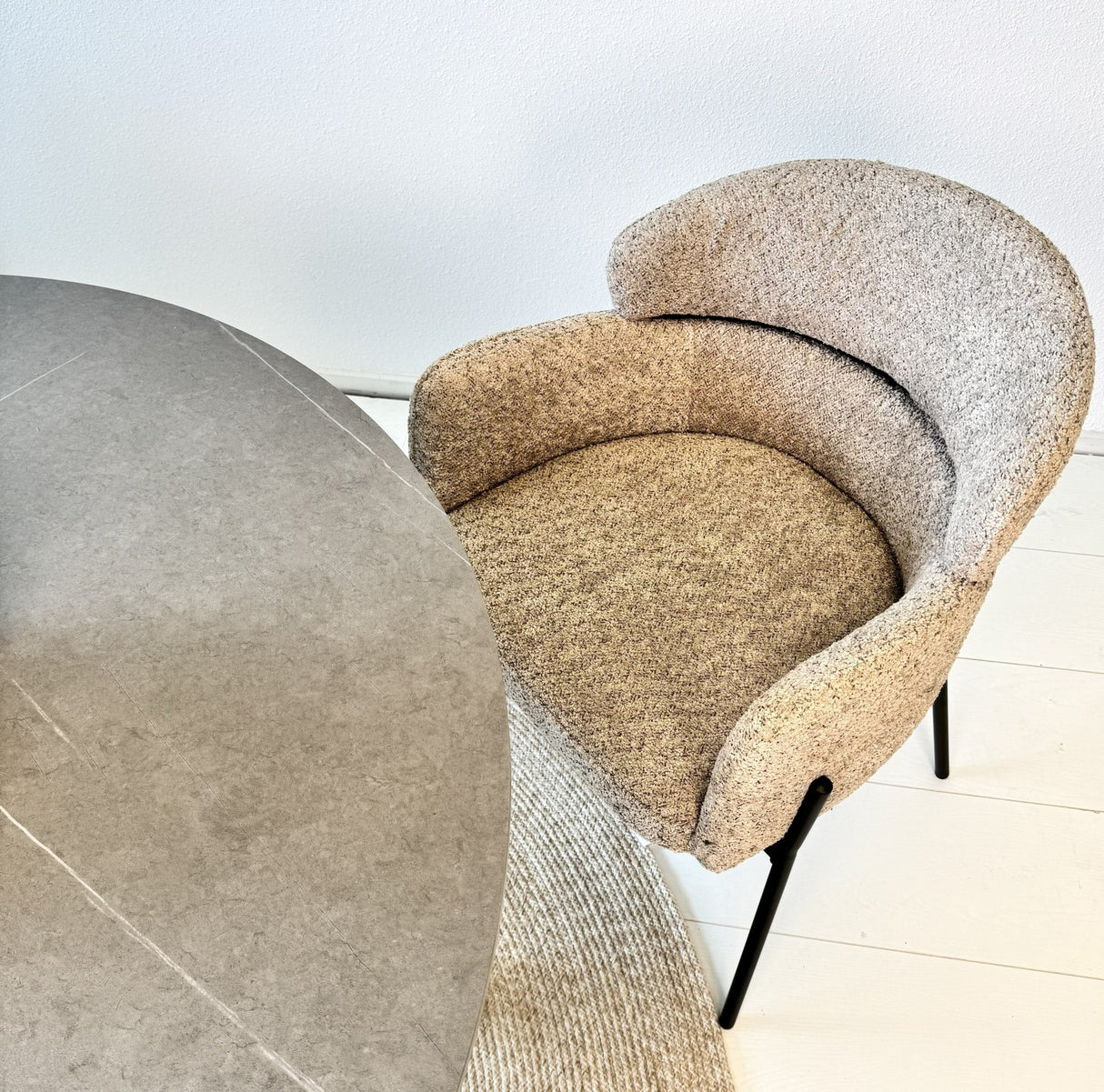 Esszimmerstuhl Bouclé Beige – Japandi – runde Formen – Lola