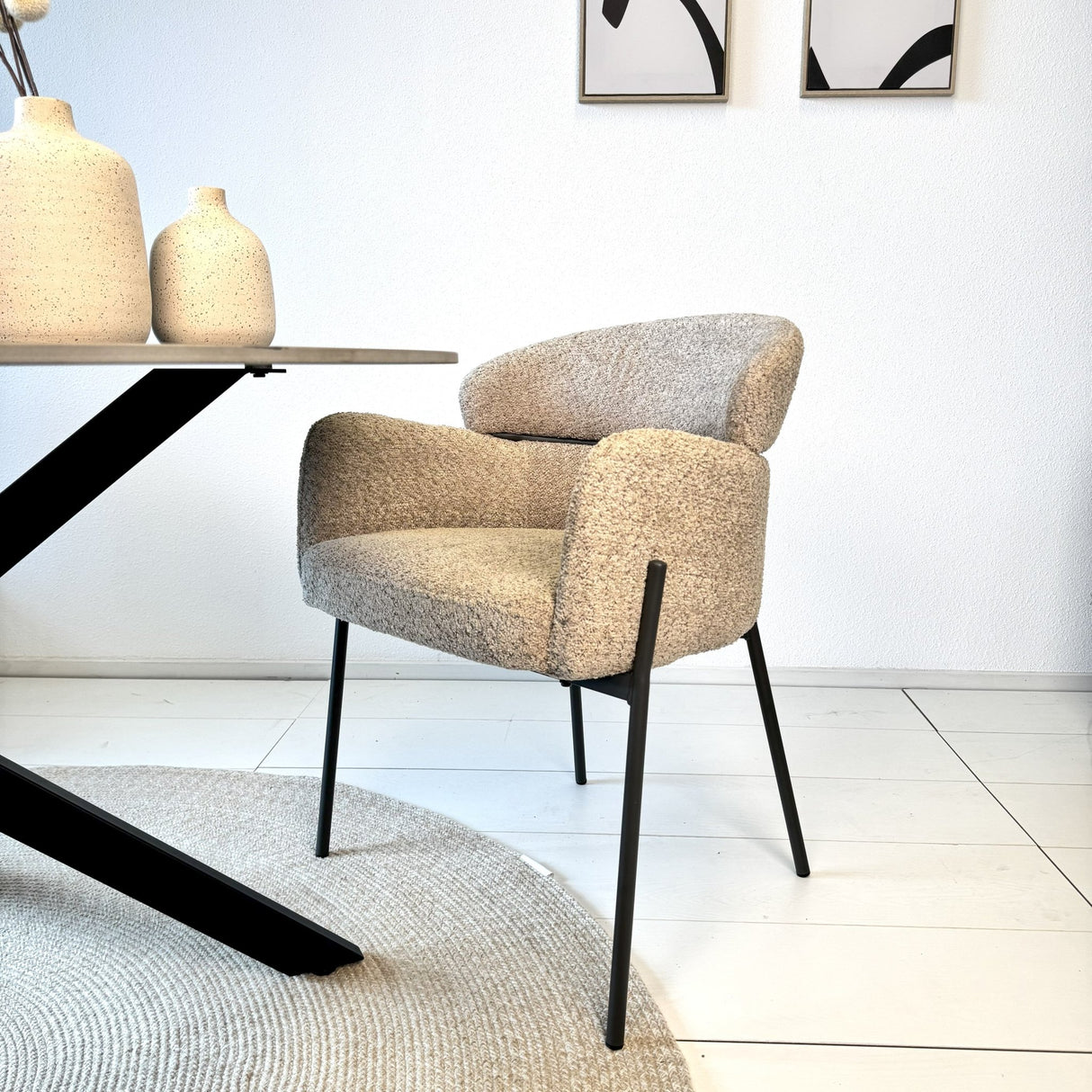 Esszimmerstuhl Bouclé Beige – Japandi – runde Formen – Lola