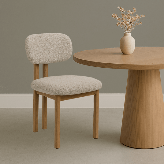 Eetkamerstoelen - Japandi Eetkamerstoel Miyo Bouclé Zandkleur - Eikenlook Frame - Dimehouse