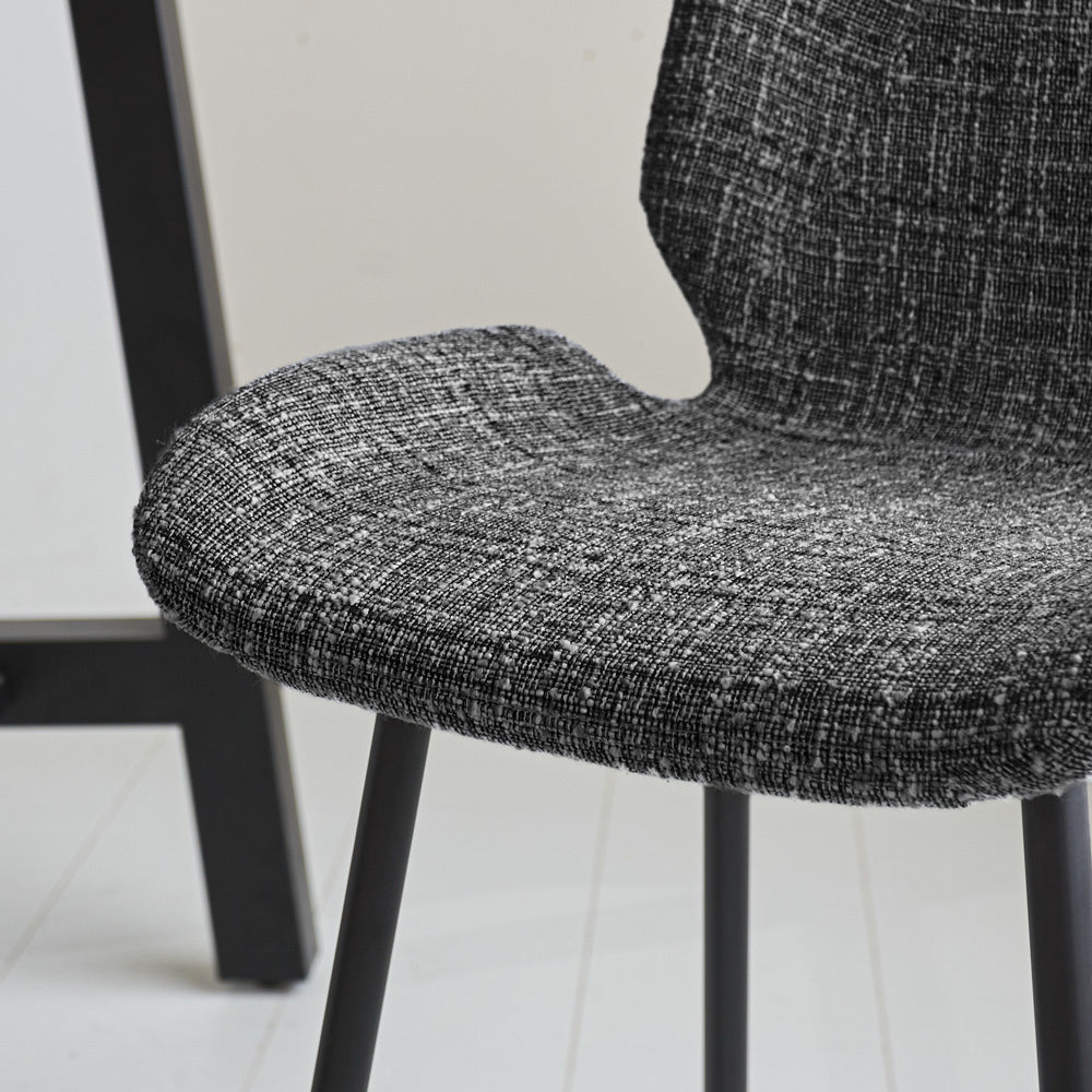 Barhocker Beau Chenille Dimehouse Dunkelgrau LxBxH 82x54x52 Stoff Stimmungsvolles Fotodetail