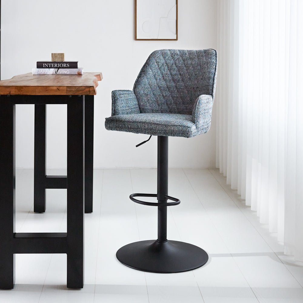 Barhocker Novan-Chenille Dimehouse Blau LxBxH 75x58x54 Stoff Stimmungsvolle Foto-Vorderansicht