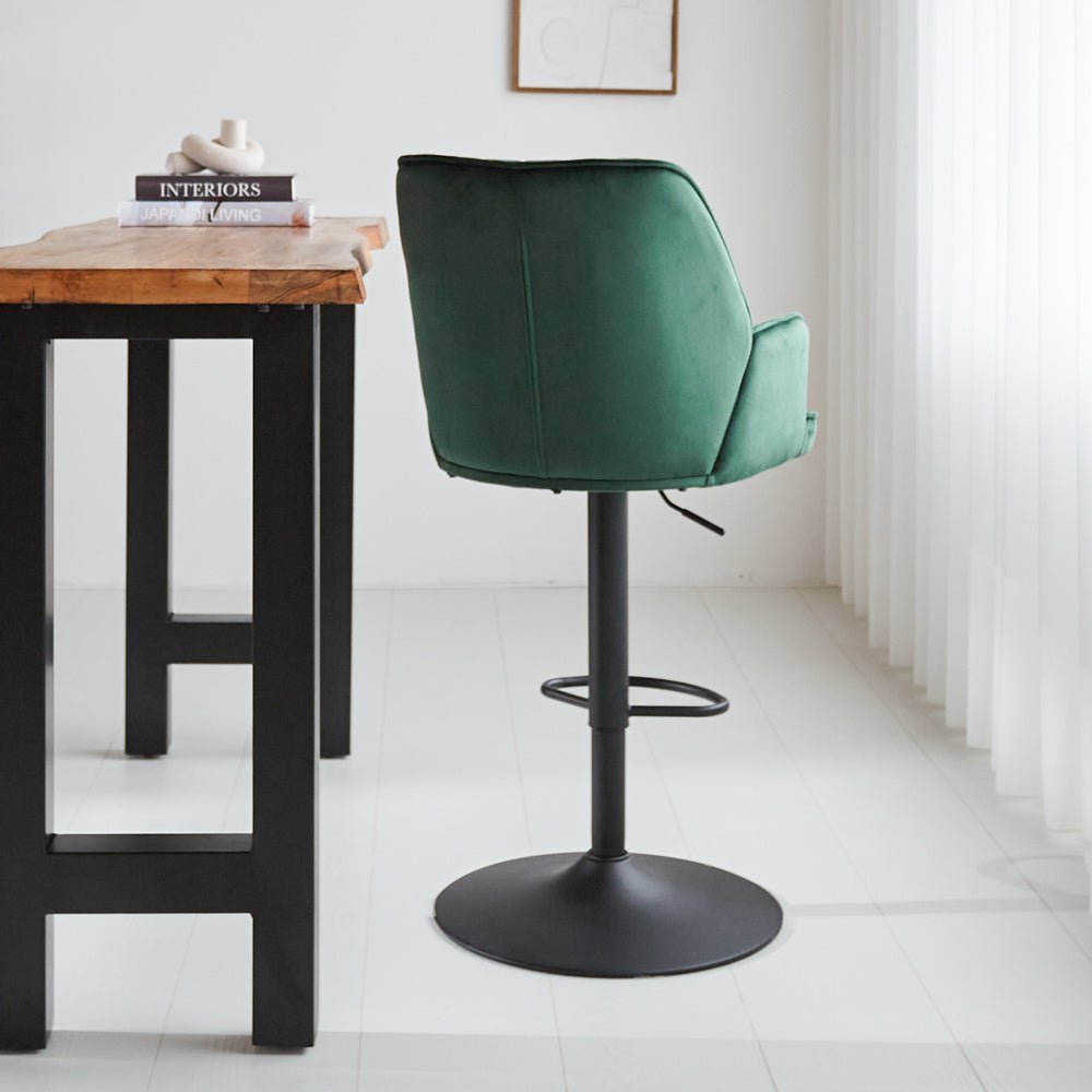 Barhocker Novan-Samt Dimehouse Grün LxBxH 75x58x54 Stoff Stimmungsvolle Fotodiagonale Rückansicht
