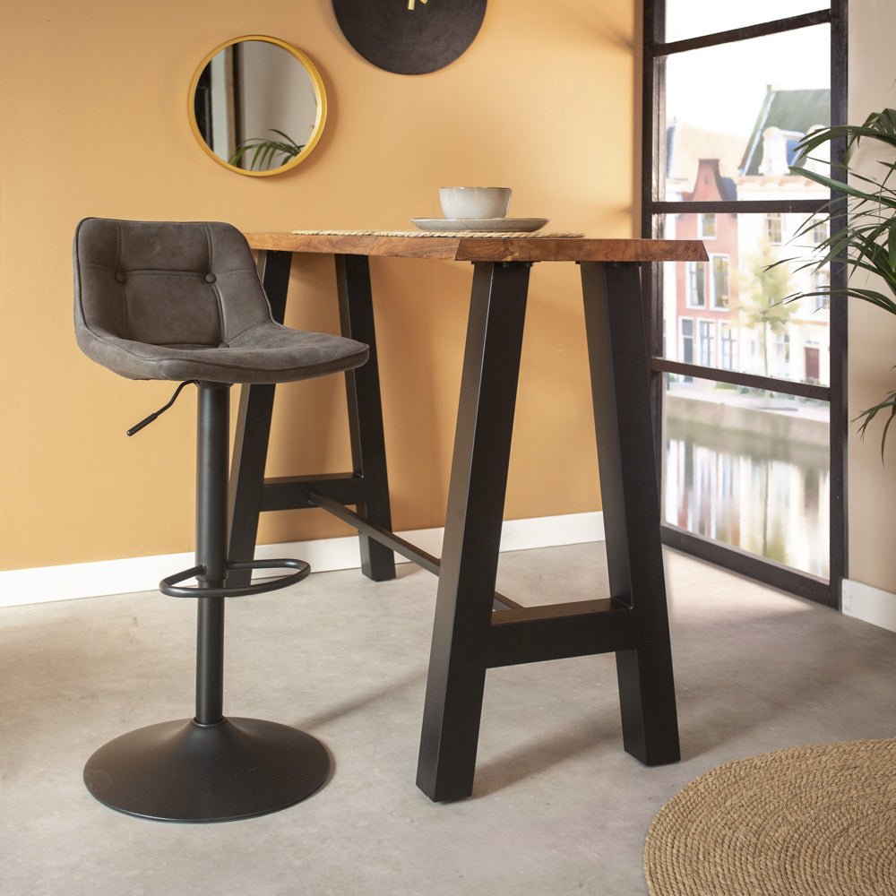 Barhocker Keston Dimehouse Anthrazit LxBxH 82x52x39 Mikrofaser Stimmungsvolles Foto in der Situation
