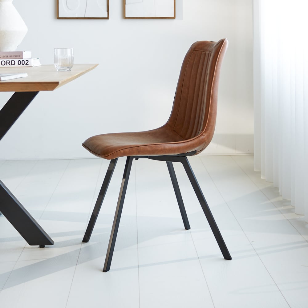 Esszimmerstuhl Jimmy Kunstleder Dimehouse Cognac LxBxH 75x57x51 Kunstleder Stimmungsvolle Foto-Seitenansicht