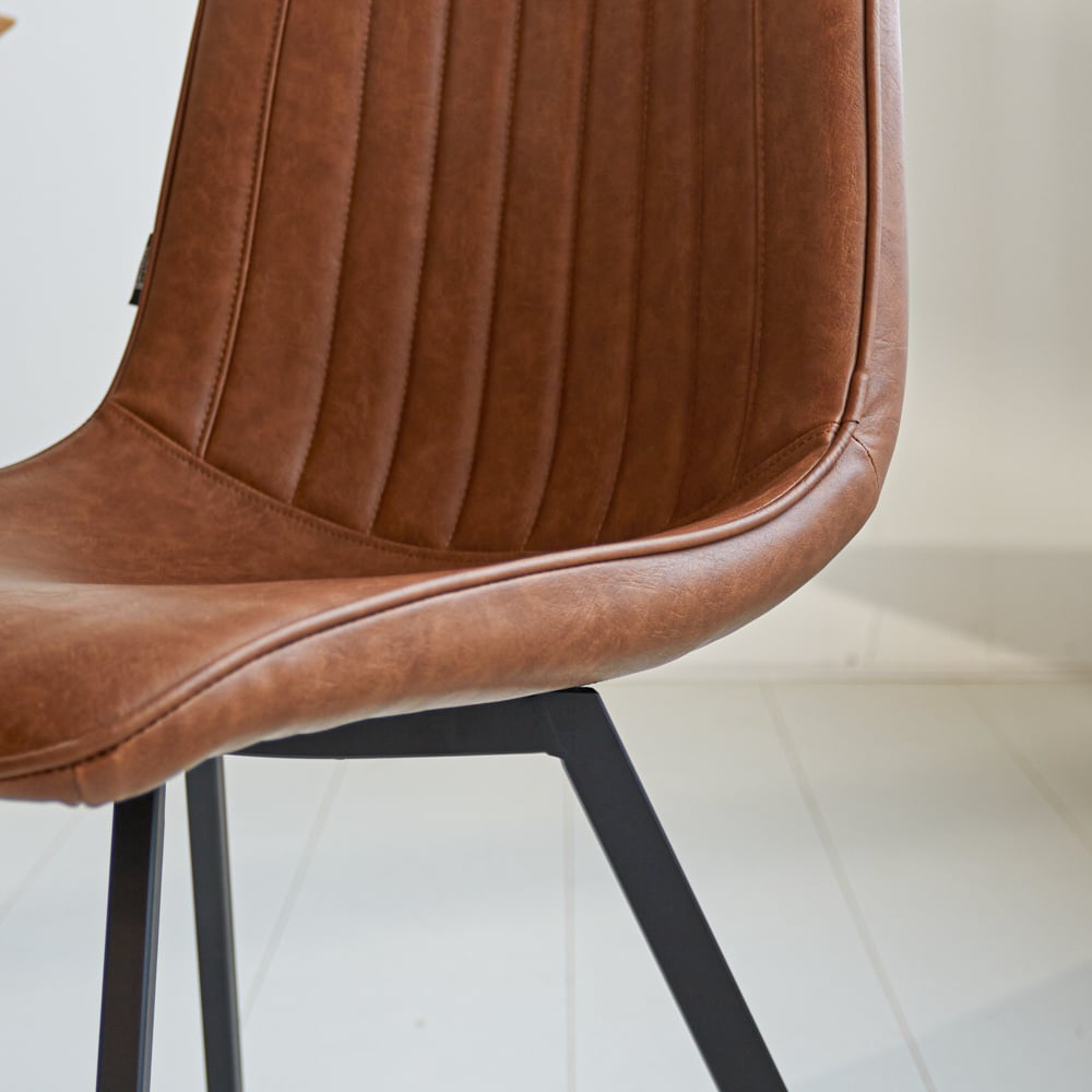 Esszimmerstuhl Jimmy Kunstleder Dimehouse Cognac LxBxH 75x57x51 Kunstleder Stimmungsvolles Fotodetail