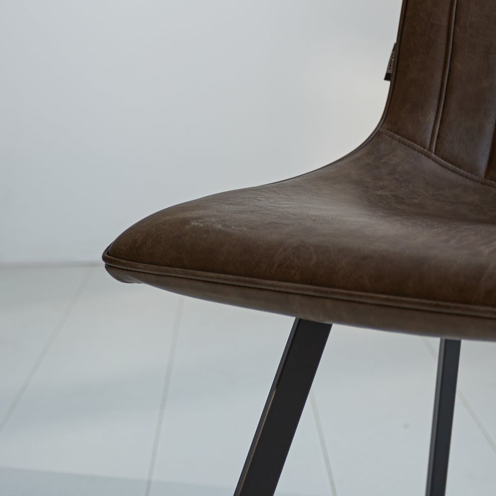 Esszimmerstuhl Jimmy Kunstleder Dimehouse Taupe LxBxH 75x57x51 Kunstleder Atmosphärenfoto anders
