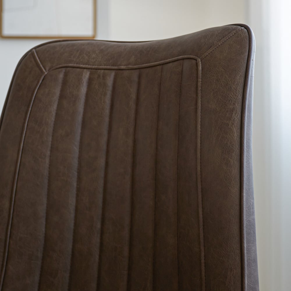 Esszimmerstuhl Jimmy Kunstleder Dimehouse Taupe LxBxH 75x57x51 Kunstleder Stimmungsvolles Fotodetail