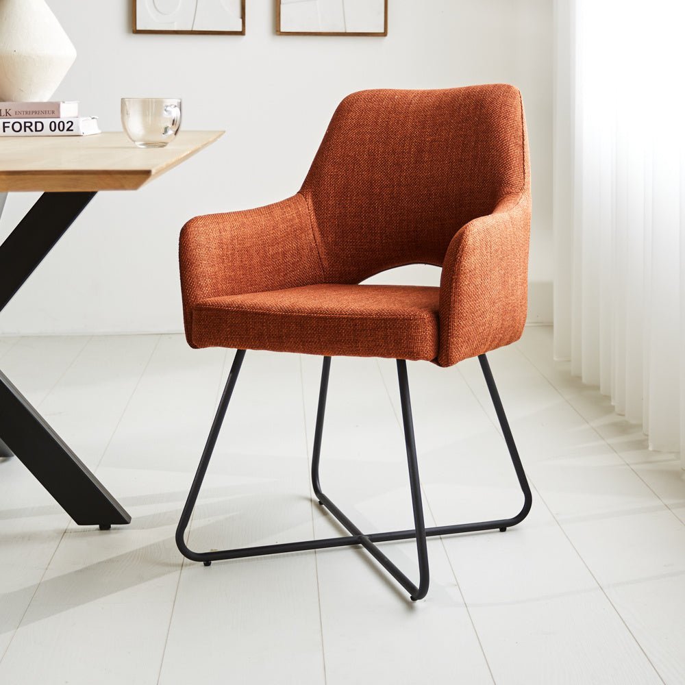 Esszimmerstuhl Suzy Dimehouse Orange LxBxH 64x61x53 Stoff Stimmungsvolles Foto diagonal von vorne