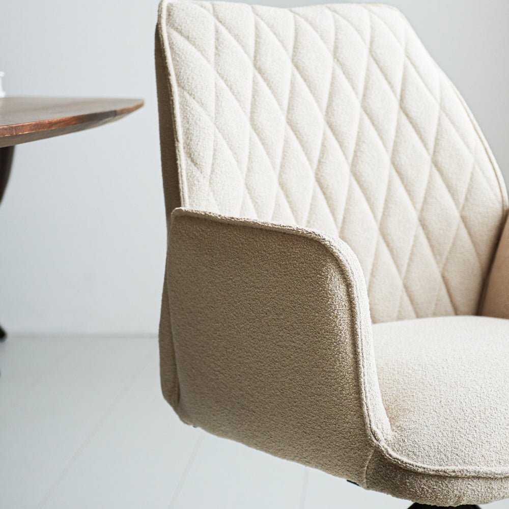 Esszimmerstuhl Novan Bouclé Dimehouse Beige LxBxH 67x59x57 Stoff Stimmungsvolles Fotodetail