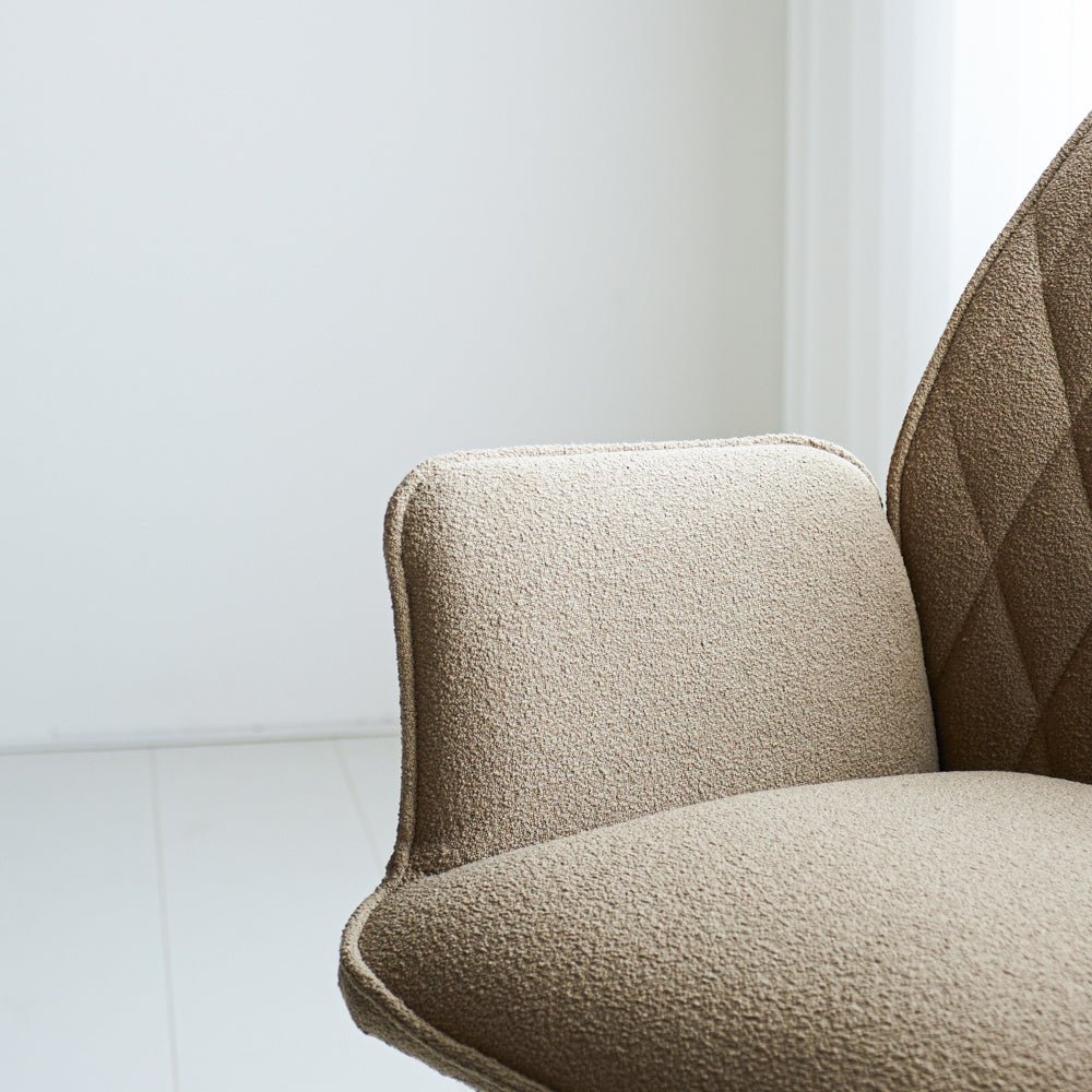 Esszimmerstuhl Novan Bouclé Dimehouse Taupe LxBxH 67x59x57 Stoff Stimmungsvolles Fotodetail