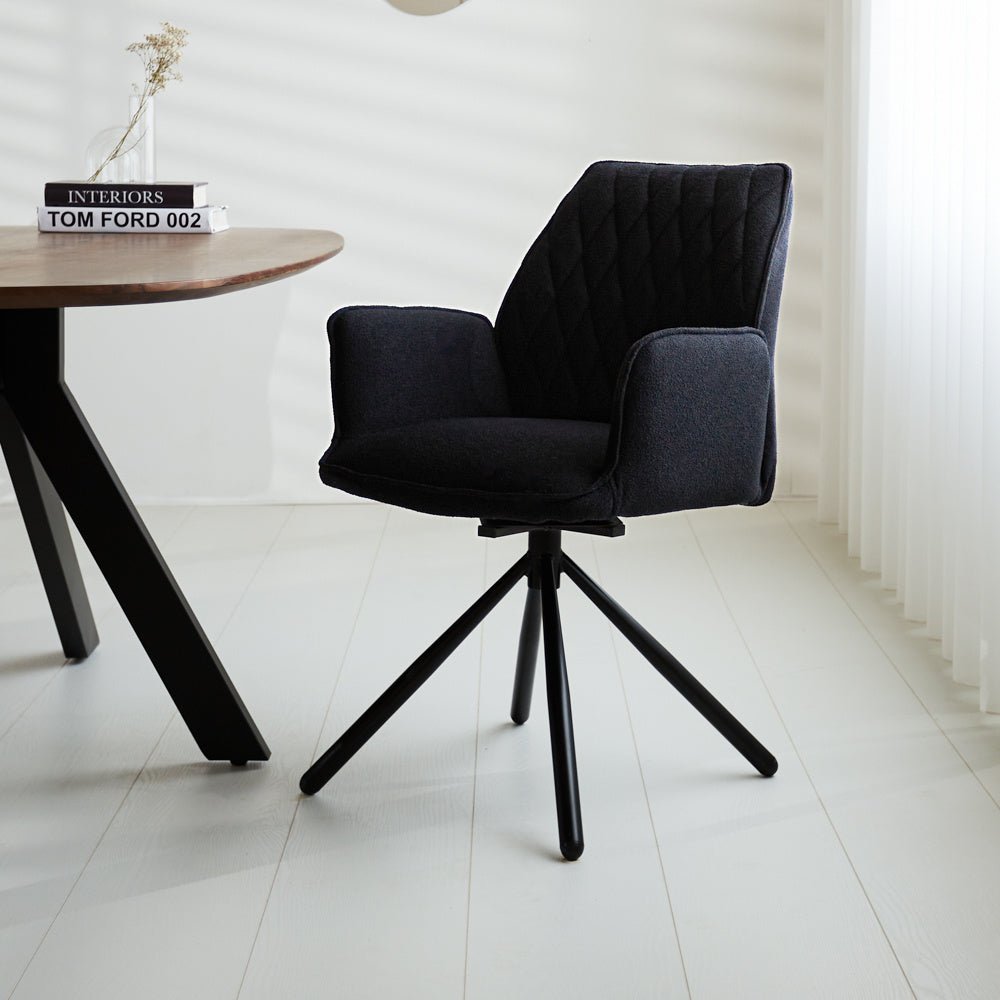 Esszimmerstuhl Novan Bouclé Dimehouse Schwarz LxBxH 67x59x57 Stoff Stimmungsvolles Foto diagonal von vorne