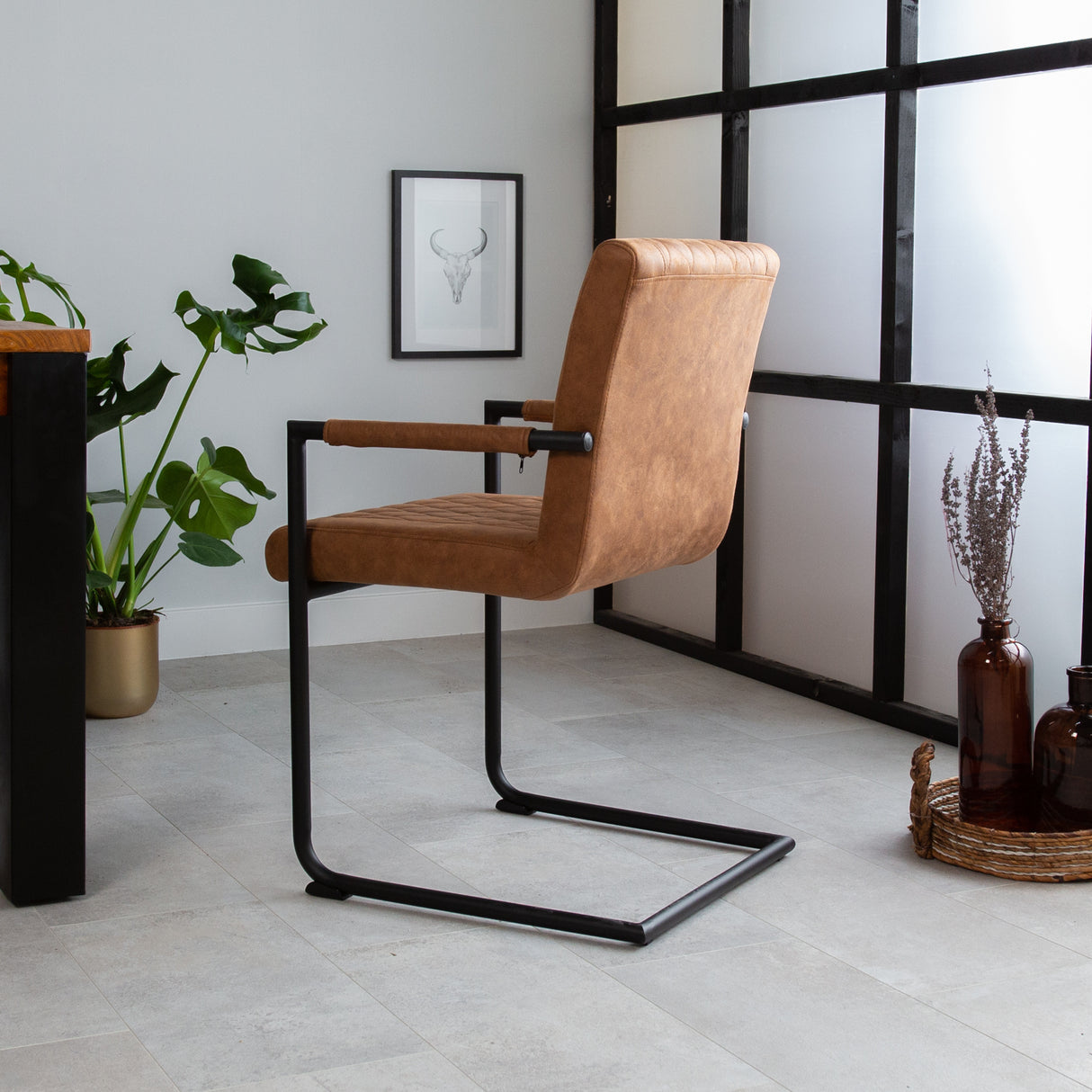 Esszimmerstuhl Dekan Dimehouse Cognac LxBxH 70x58x57 Stoff Stimmungsvolle Foto-Seitenansicht