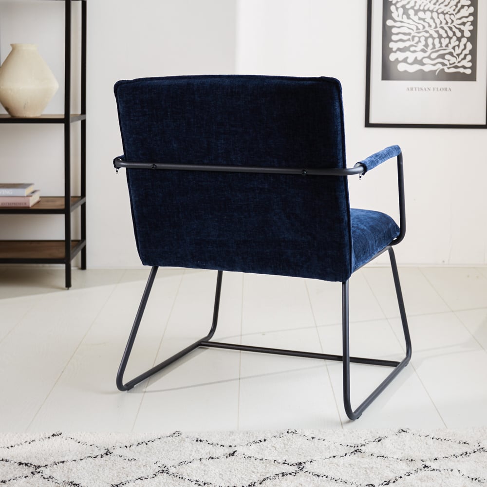 Sessel Hailey Chenille Dimehouse Blau LxBxH 66x64x37 Stoff Stimmungsvolle Fotodiagonale Rückansicht