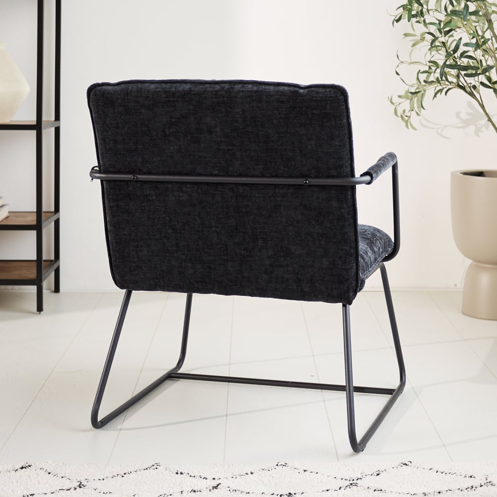 Sessel Hailey Chenille Dimehouse Schwarz LxBxH 66x64x37 Stoff Stimmungsvolle Fotodiagonale Rückansicht