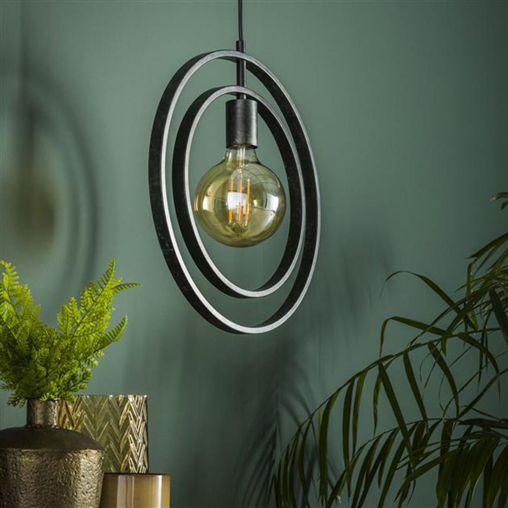 Hängelampe Otan DH Interior Anthrazit LxBxH 46x46x10 Metall Stimmungsvolles Foto diagonale Vorderansicht
