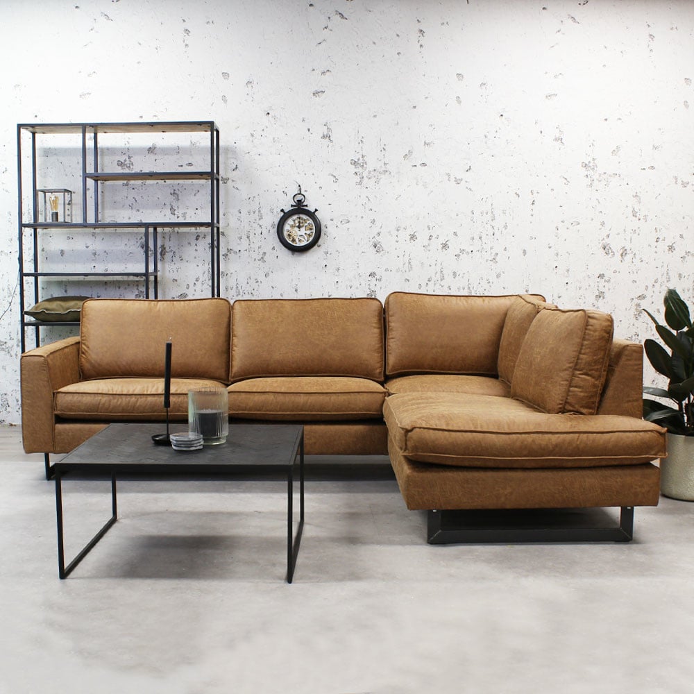 Sofa Tulin DeGeBe Cognac Stoff Stimmungsvolles Foto Vorderansicht