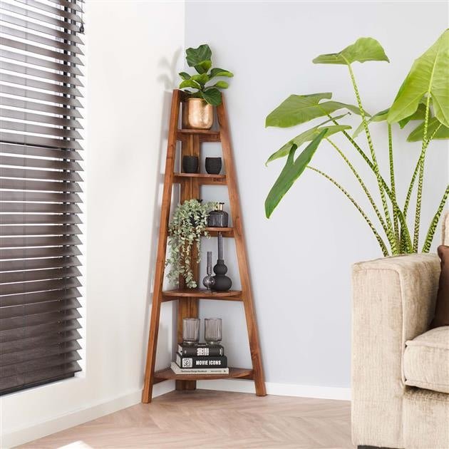 Eckregal Jess DH Interior Akazie LxBxH 135x50x12 Akazienholz Stimmungsvolles Foto diagonale Vorderansicht