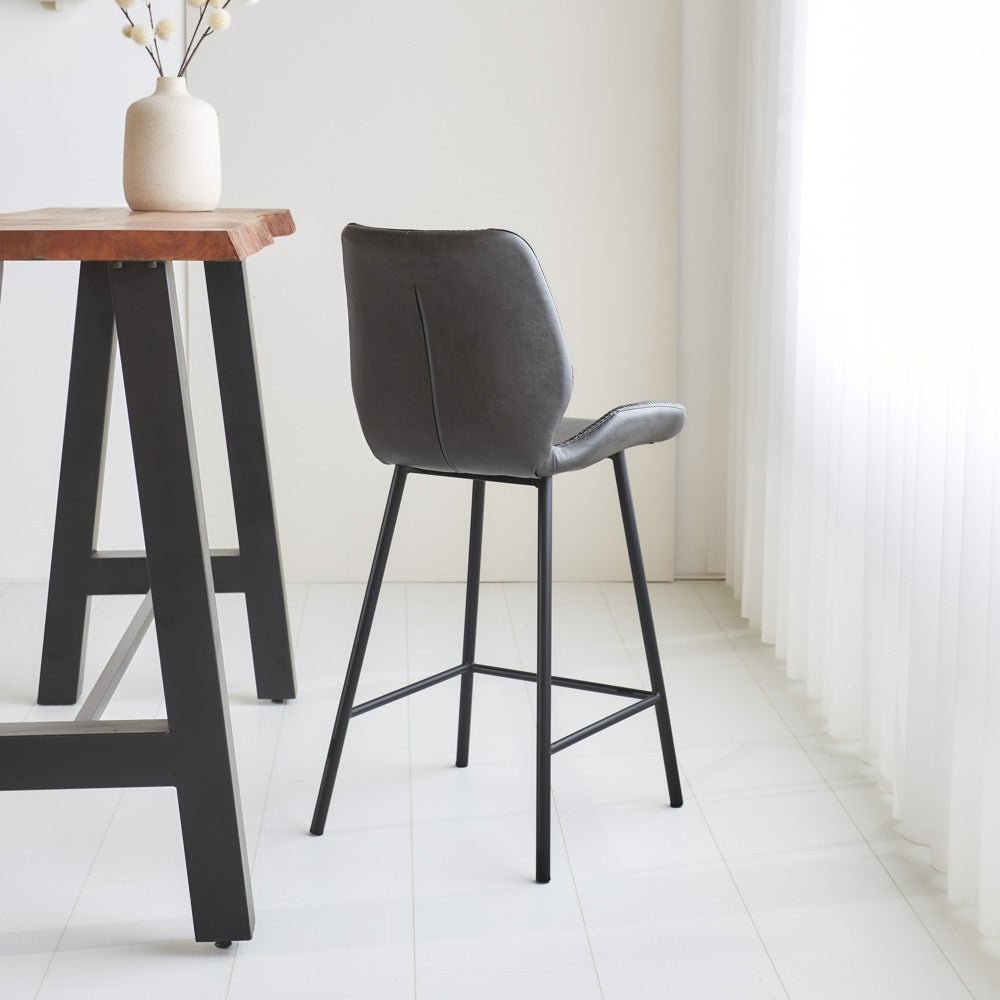 Barhocker Schönes Kunstleder Dimehouse Anthrazit LxBxH 82x54x52 Kunstleder Stimmungsvolle Fotodiagonale Rückansicht