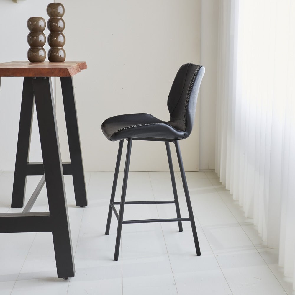 Barhocker Schönes Kunstleder Dimehouse Schwarz LxBxH 84x54x52 Kunstleder Stimmungsvolle Foto-Seitenansicht