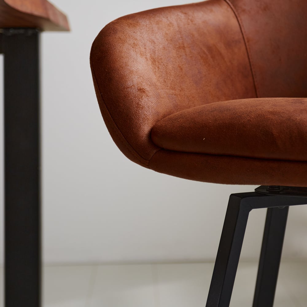 Barhocker Elise Ecoleather Dimehouse Cognac LxBxH 88x61x54 Öko-Leder Stimmungsvolles Fotodetail