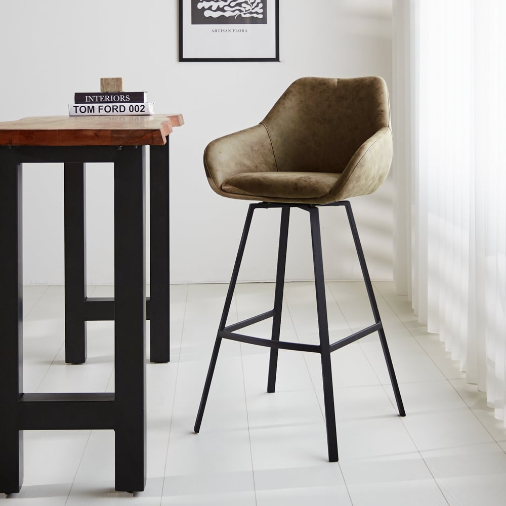 Barhocker Elise Ecoleather Dimehouse Grün LxBxH 88x61x54 Öko-Leder Stimmungsvolles Foto diagonale Vorderansicht