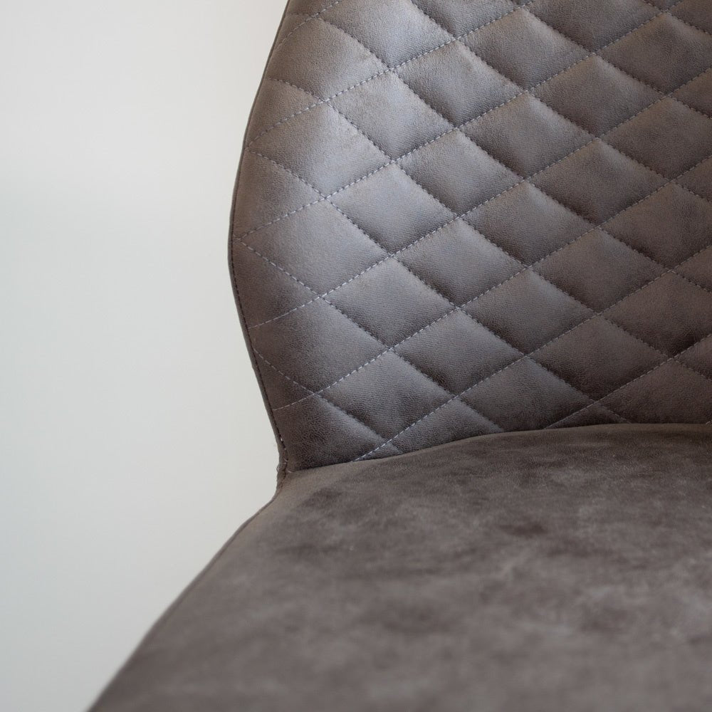 Barhocker Grizzly Dimehouse Anthrazit LxBxH 65x56x52 Mikrofaser Stimmungsvolles Fotodetail