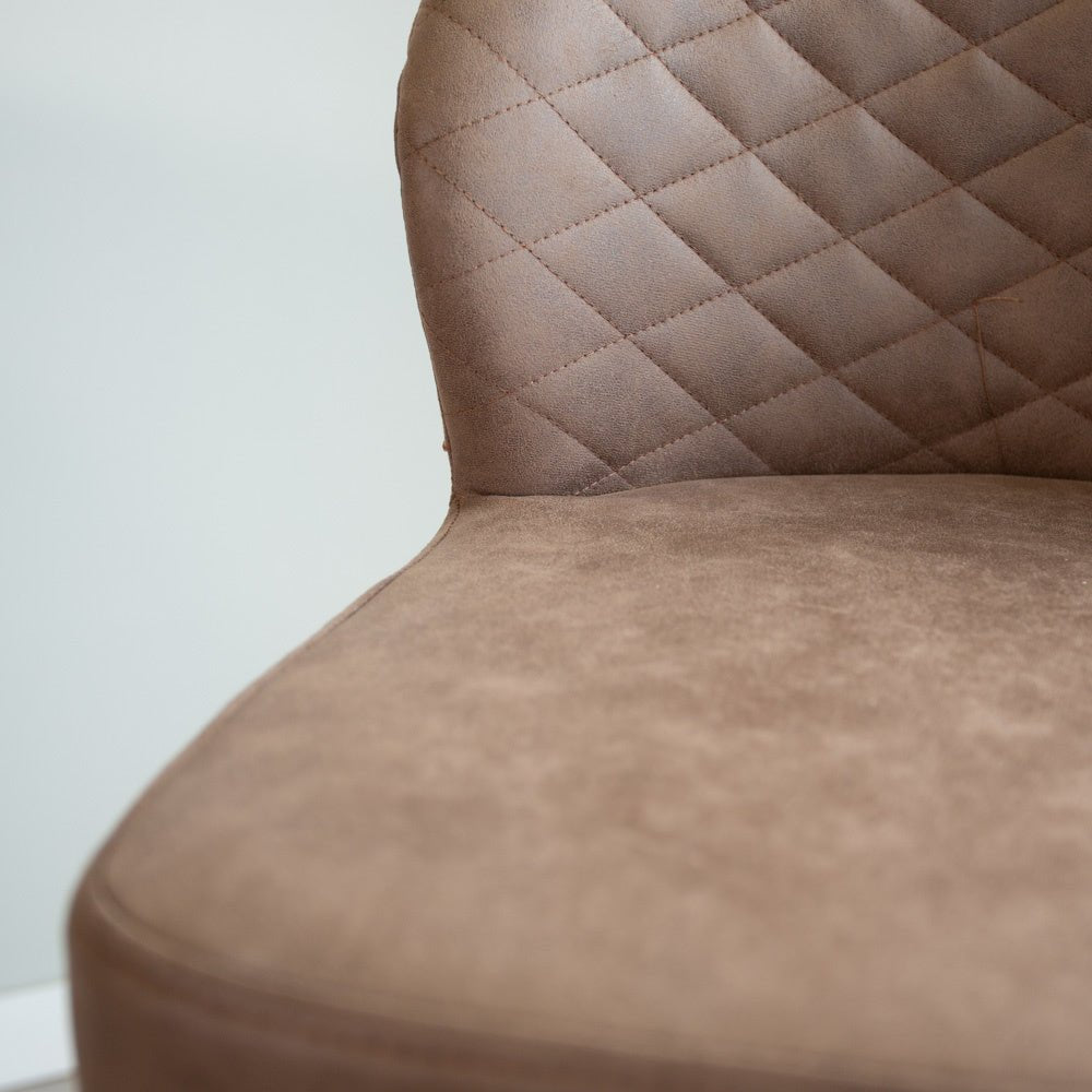 Barhocker Grizzly Dimehouse Taupe LxBxH 65x56x52 Mikrofaser Weißes Fotodetail