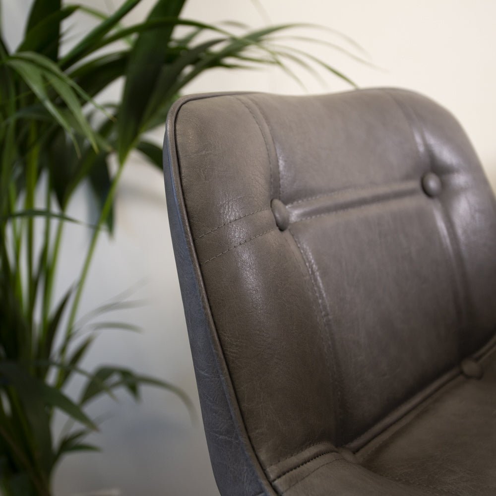 Barhocker Jason Dimehouse Anthrazit LxBxH 82x52x39 Kunstleder Stimmungsvolles Fotodetail