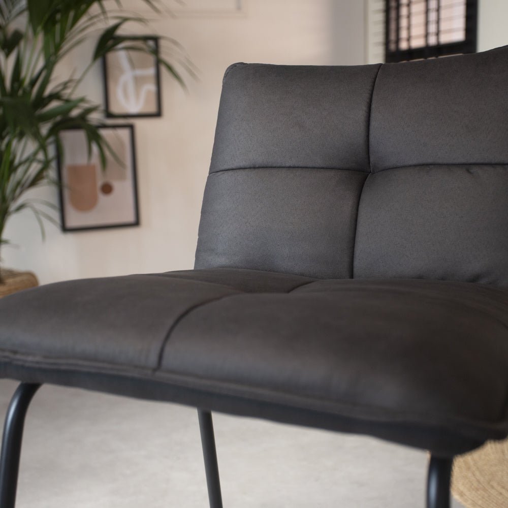 Barhocker Jelle Dimehouse Anthrazit LxBxH 63x56x49 Mikrofaser Stimmungsvolles Fotodetail