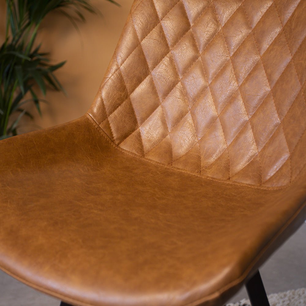 Barhocker Juno Dimehouse Cognac LxBxH 86x56x56 Kunstleder Stimmungsvolles Fotodetail