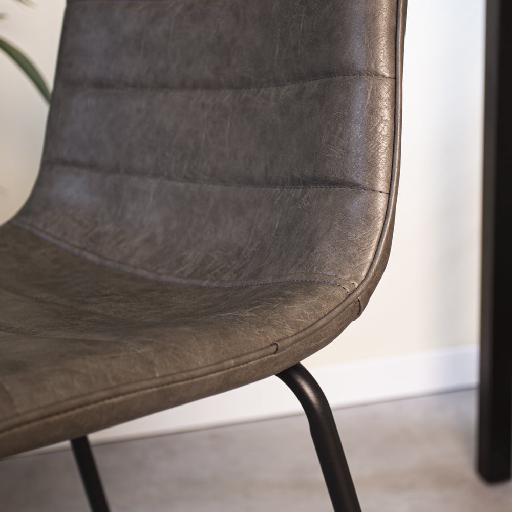 Barhocker Mark Kunstleder Dimehouse Anthrazit LxBxH 79x65x54 Kunstleder Stimmungsvolles Fotodetail