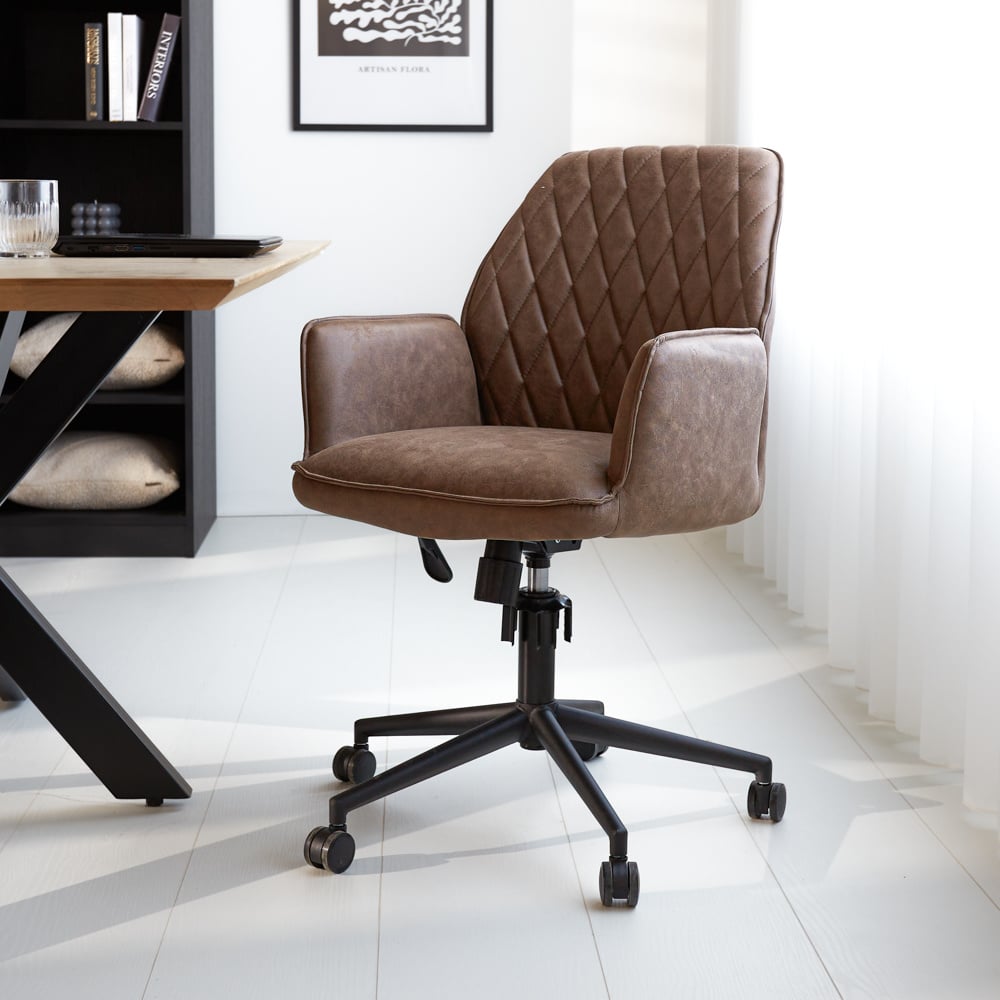 Bürostuhl Novan Dimehouse Taupe LxBxH 72x63x58 Stoff Stimmungsvolles Foto diagonale Vorderansicht