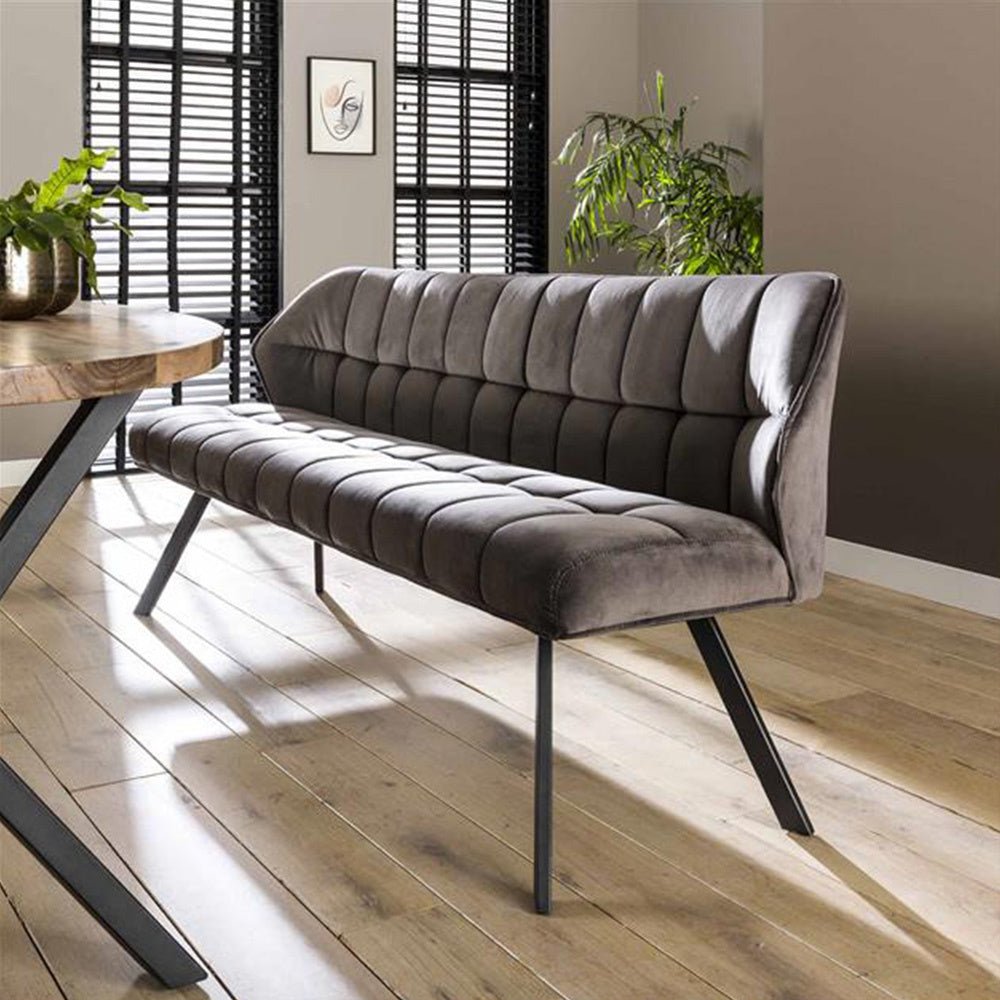 Esszimmerbank Romy DH Interior Anthrazit LxBxH 196x81x58 Samt Stimmungsvolles Foto diagonal von vorne
