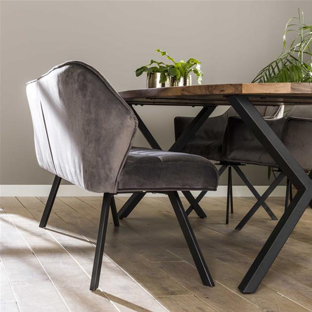 Esszimmerbank Romy DH Interior Anthrazit LxBxH 196x81x58 Samt Stimmungsvolles Foto diagonal von vorne