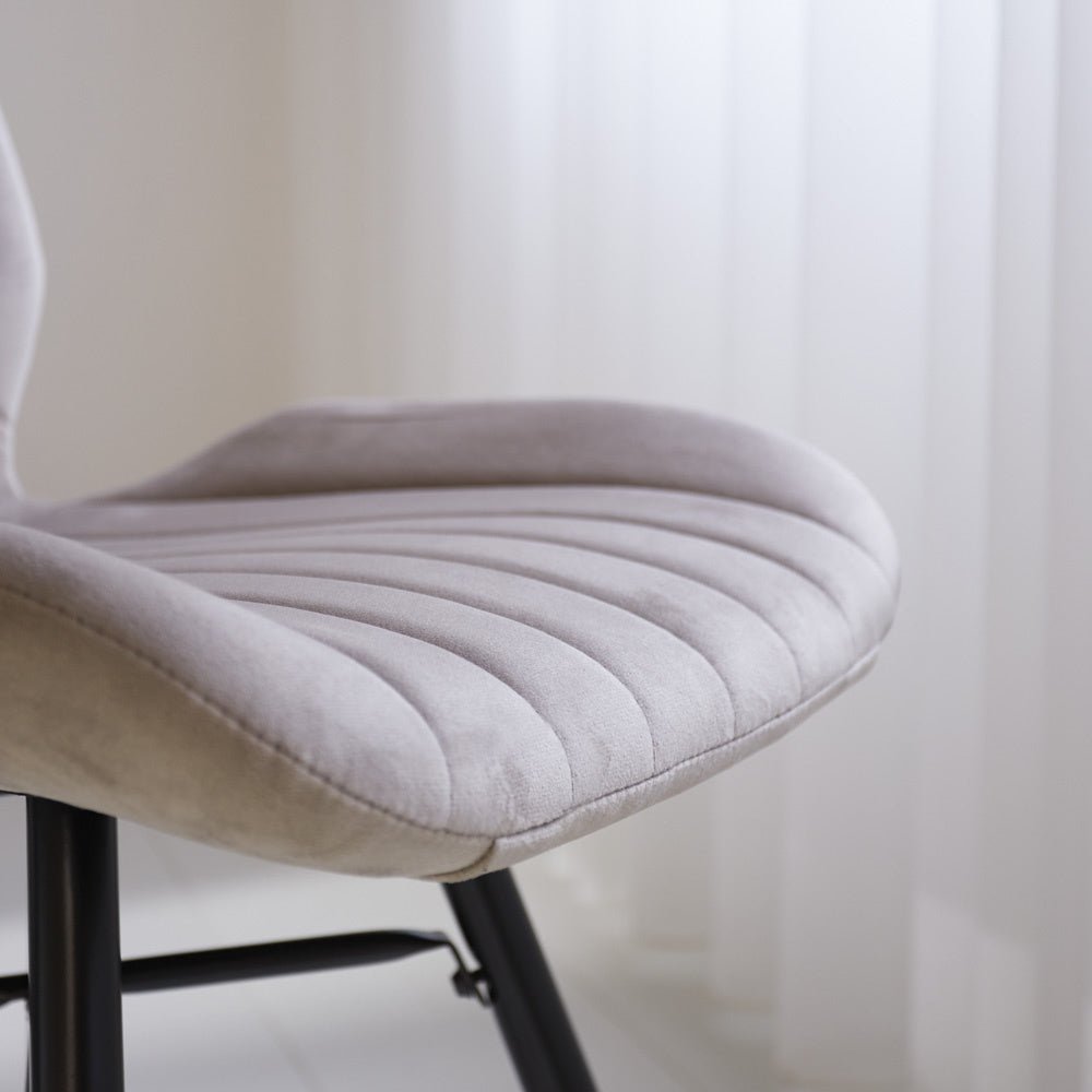 Esszimmerstuhl Schöner Samt Dimehouse Beige LxBxH 71x67x49 Stoff Stimmungsvolles Fotodetail